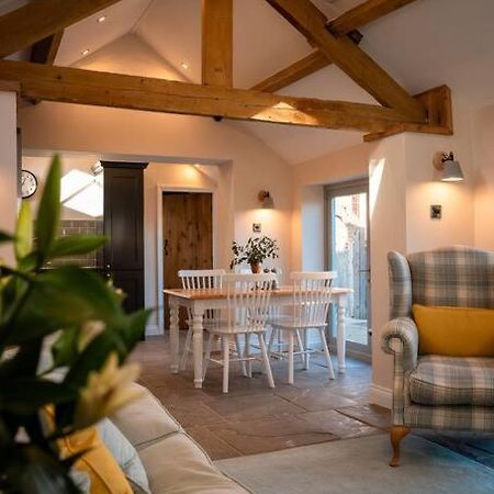 The Stables, Converted Barn Outside يورك المظهر الخارجي الصورة