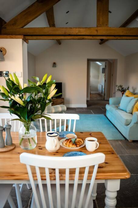 The Stables, Converted Barn Outside يورك المظهر الخارجي الصورة