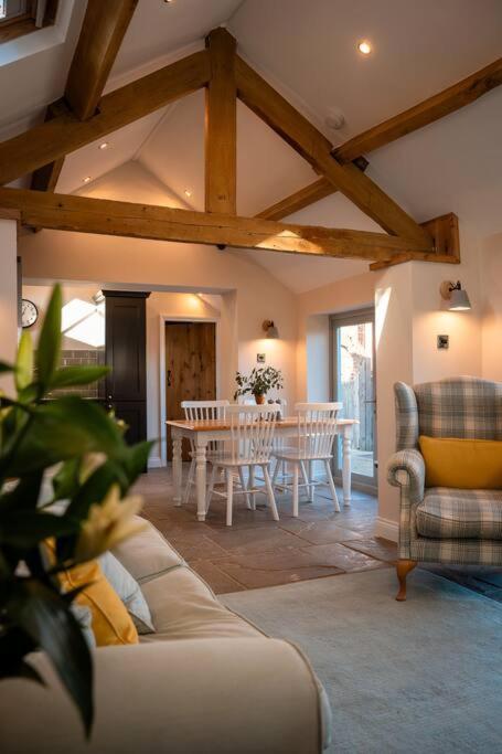 The Stables, Converted Barn Outside يورك المظهر الخارجي الصورة